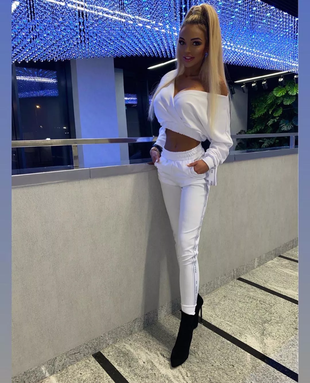 Perfekcyjne ciało?! Wokalistka disco polo znakomicie podkreśliła swoją idealną figurę! 
